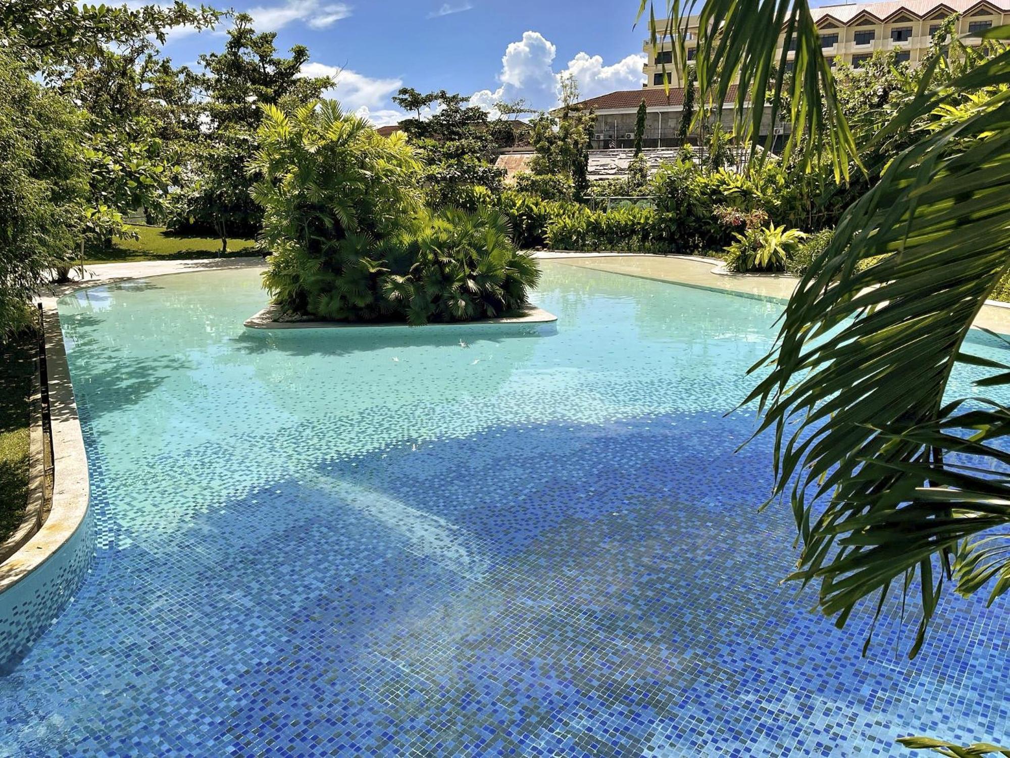 Dominiks Quite And Elegant Studio Ocean View Pool At Tambuli Resort High Floor Lapu-Lapu City Bagian luar foto